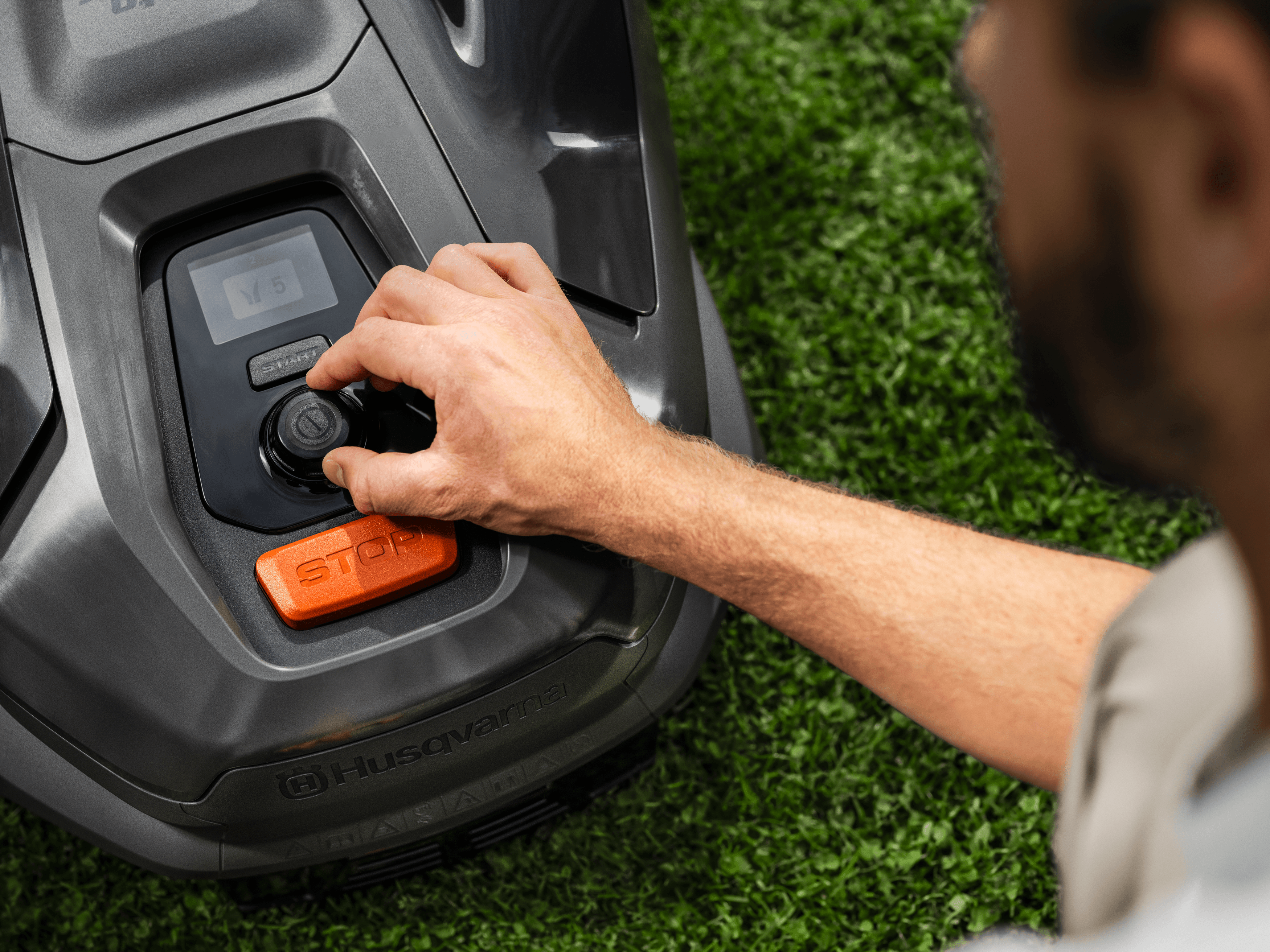 Automower® Access provides a smooth user interaction with high-resolution colour display, jog wheel and status indicators, and an intuitive way of controlling your mower. The icon-based design language integrates intuitively with the Automower® Connect app, providing a seamless user experience. image